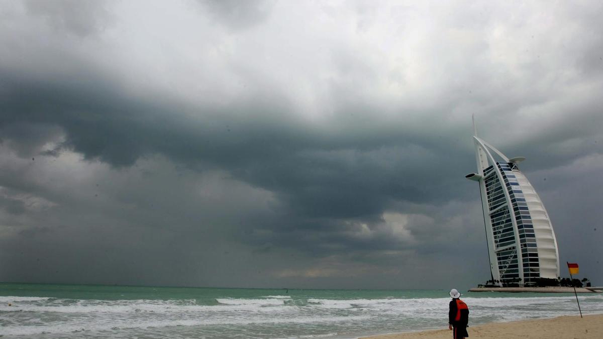 what-happens-when-it-rains-in-dubai-esquire-middle-east-the-region