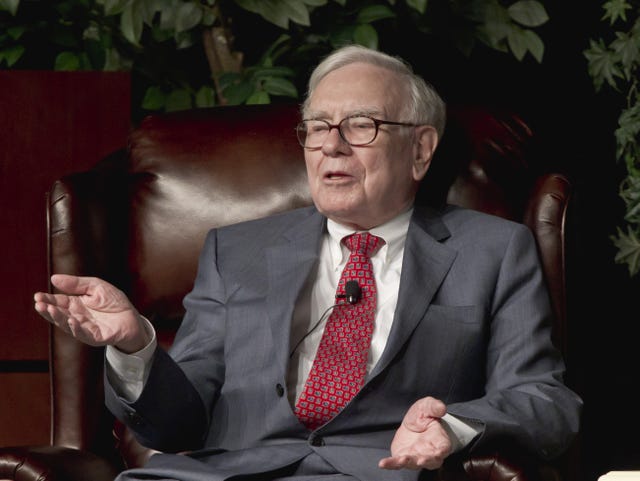 Billionaire Warren Buffett Says He Hasn't Had A Haircut Or Worn A Tie ...