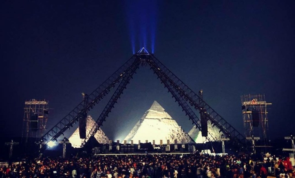 Vice person Ny mening Red Hot Chili Peppers wow audience with gig in shadow of Giza Pyramids |  Esquire Middle East – The Region's Best Men's Magazine