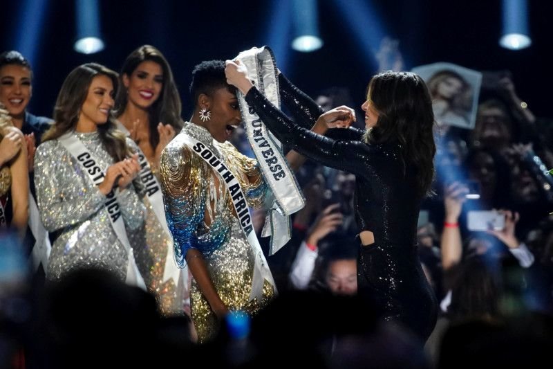 PHOTOS: Miss South Africa Zozibini Tunzi crowned Miss Universe 2019 |  Esquire Middle East – The Region's Best Men's Magazine