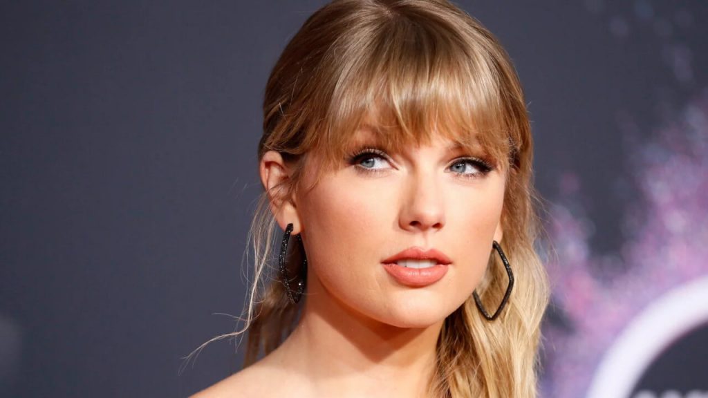 Taylor Swift Receives Backlash As She Becomes 'CO2e Polluter Of The Year';  Her Team Calls It 'Blatantly Incorrect' - Entertainment