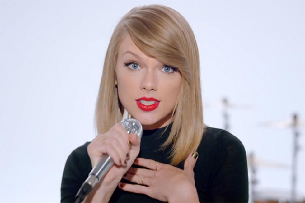 https://www.esquireme.com/cloud/2022/08/02/taylor-swift-shake-it-off.jpeg