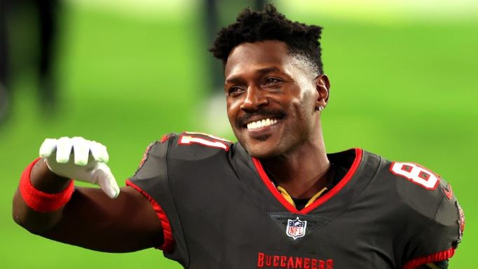 Antonio Brown leaves game, gets dumped by Buccaneers: What we know