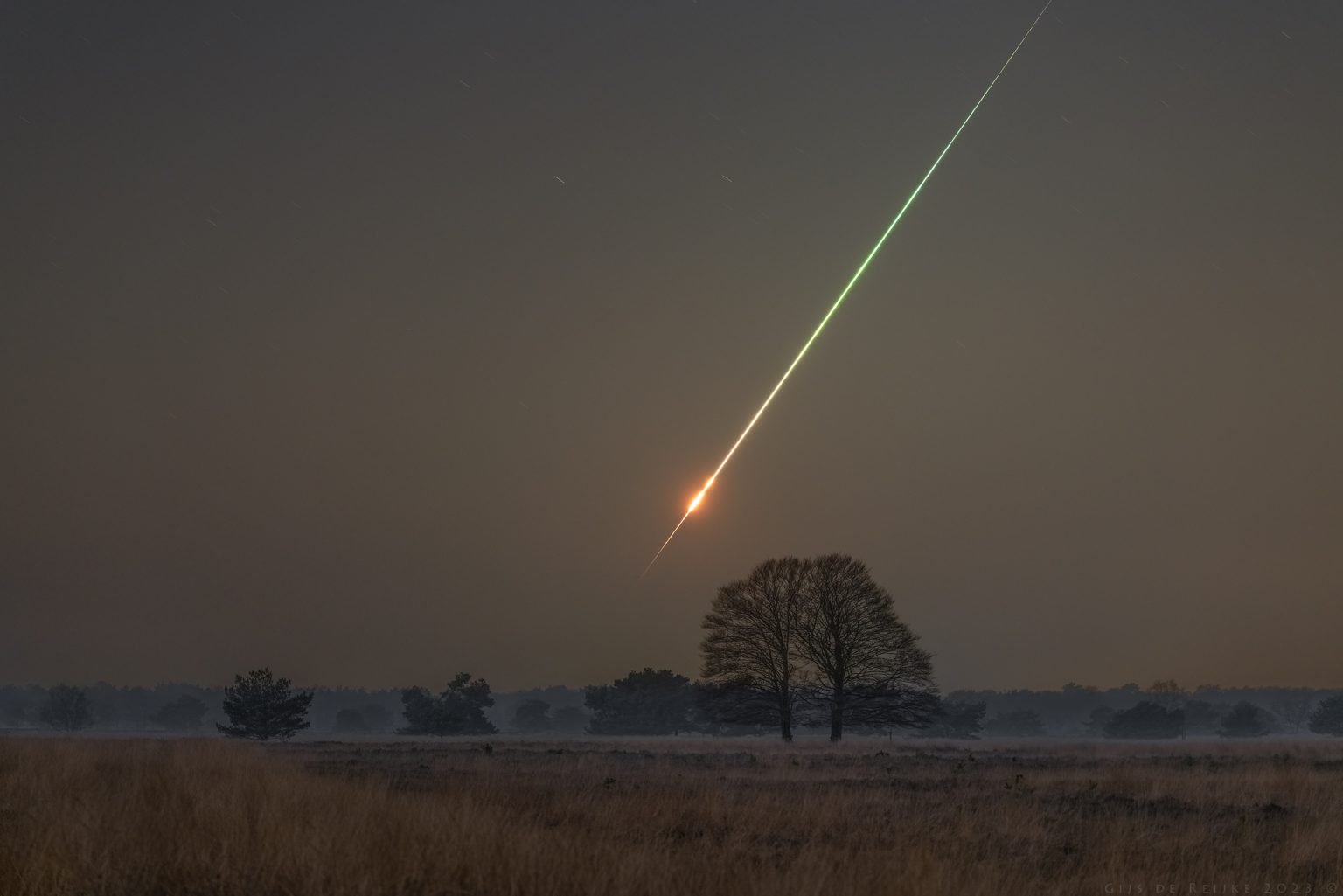 Huge meteor strike lights up sky across Europe 10 best videos