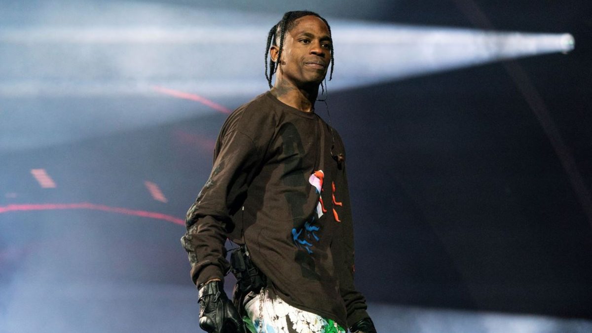 Travis Scott and his unforgettable Utopia white fit from the live