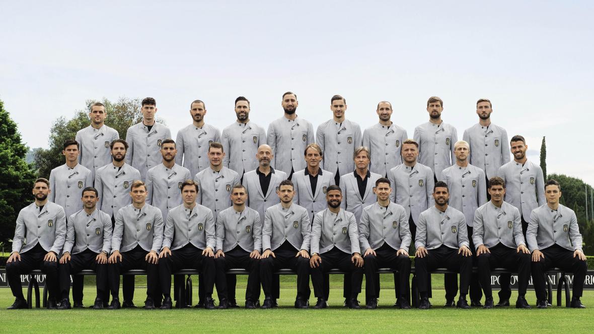 Euro 2020: Italy dressed as chefs by Giorgio Armani ...